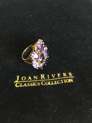Anillo de cóctel Joan Rivers tono dorado lavanda amatista cristal declaración Foto 1 de 4