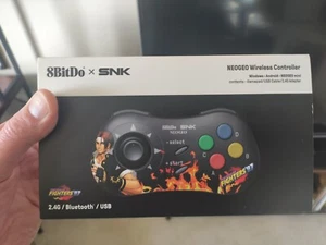 8BitDo NEOGEO Wireless 2.4G Bluetooth USB Controller (Kyo Kusanagi) BRAND NEW - Picture 1 of 2