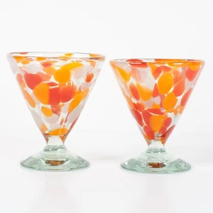 Anthropologie 2 Martini Gläser mundgeblasen Getränk mit Stiel 6 Unzen orange rot - Bild 1 von 4