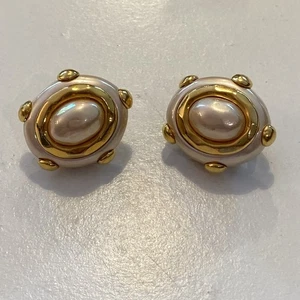 VINTAGE SIGNED CAROLEE CLIP EARRINGS GOLDTONE HARDWARE MABÉ GLASS PEARLS 1 FLAW - Picture 1 of 19