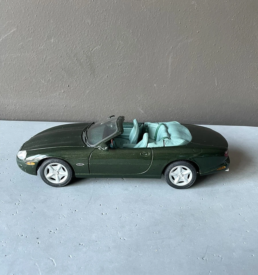 JAGUAR XK8 CABRIOLET MAISTO 1996 SCALA 1/18 - Immagine 1 di 4