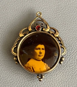Antik viktorianisch Gold gefüllt Trauer Foto Halskette Anhänger Rubin Stein - Bild 1 von 8