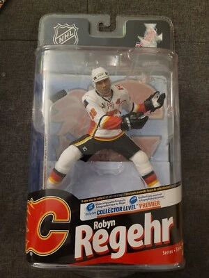 Figura McFarlane Robyn Regehr Serie 24 Chase Away Jersey Blanco NHL Flames. Nuevo en caja Foto 1 de 3