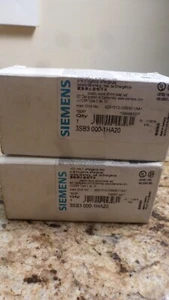 Siemens 3SB3 000-1HA20, 3SB3000-1HA20, Lot of 2 Emergency Stop Switches *new* - Picture 1 of 3
