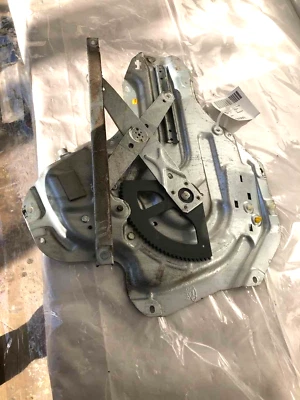 2001 - 2006 HYUNDAI ELANTRA Side Rear Cargo Electric Regulator 2.0L Sedan RH OEM - Image 1 of 4