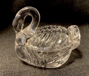Caja de baratija cisne de cristal con plomo Chung Chung 24 % - Taiwán - Imagen 1 de 6