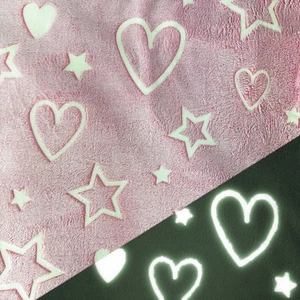 Wellness Fleece "Glow in the Dark" cuori rosa al metro (prezzo=0,5) - Foto 1 di 6
