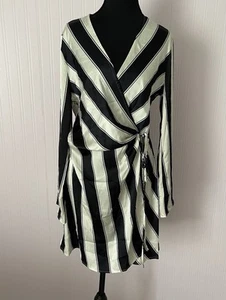 H & M Satin Long Sleeve Bathrobe NEW Lightweight Striped Medium Pajamas Sleep - Picture 1 of 8