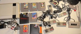 1985 Nintendo NES Console Bundle - 7 Games, 6 Controllers, Four Score, Gun -unte