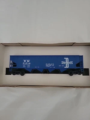 Model Power 4-Bay Hopper Car In HO Scale - Image 1 of 4