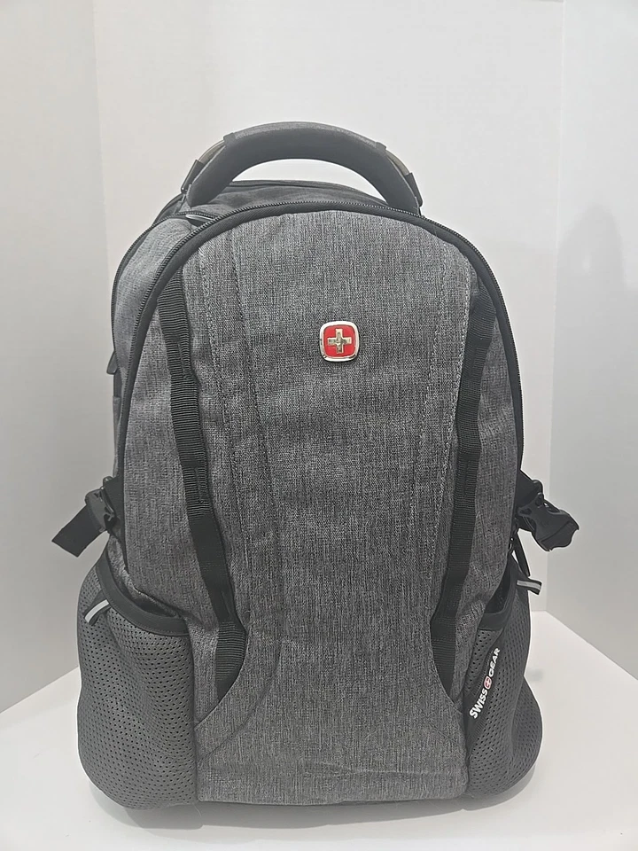 Mochila para portátil Swiss Gear Airflow negra ligeramente usada Foto 1 de 4