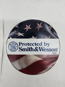 4.5" Protected By Smith And Wesson American Flag - Auto Vinyl Decal Sticker - - Imagen 1 de 3