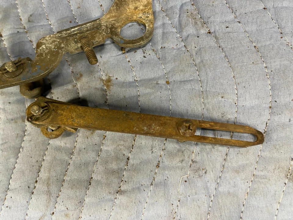 1972 年道奇充电器 440 383 大块油门电缆支架库达库存图片 71 — 第 1/4 张图片