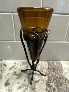 Portacandele in vetro a forma di cono con supporto decorativo in metallo, alto 6,25”, PO-LN - Foto 1 di 9