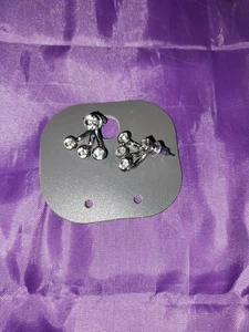 Ohrstecker mit 4 gläsernen Zirkonen. - Bild 1 von 2