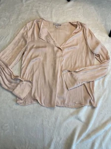 Chelsea 28 Womens Silk Blouse Size S Long Sleeve Button Cuffs Front Pleat Light - Picture 1 of 7