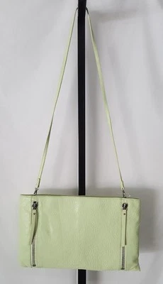 BOLSA DE MÃO VINCE CAMUTO BAILY PEBBLED BUBLAM CLUTCH OMBRO ZÍPER VERDE NOVA! US$ 198 - Imagem 1 de 4
