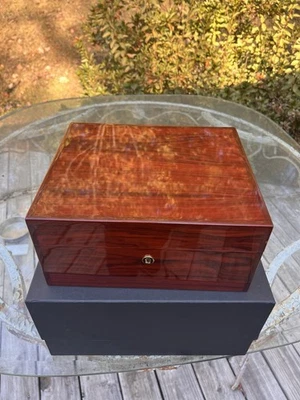 Large Handcrafted Savoy Executive Humidor - NEW IN BOX - Image 1 of 4