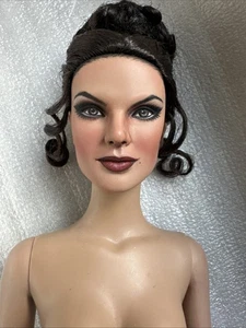 Tonner TYLER OOAK Nude JULIE REPAINT ONCE UPON A TIME EVIL QUEEN REGINA 16" Doll - Bild 1 von 24