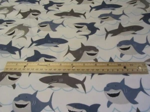 2 Yards weißer Riley Blake Hai Flanell Stoff - Bild 1 von 1