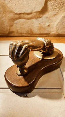 Ancien Heurtoir De Porte En Laiton De Style Francais Sur Socle En Noyer - Photo 1/4