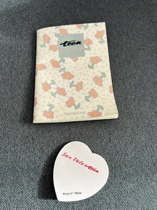Set gadget quaderno Naj Oleari e post it cuore rosa giornale Teen Anni 80 - Foto 1 di 2