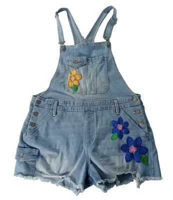 Pantalones cortos de mezclilla con tirantes 2,5" Jr XL bordados flores dobladillo crudo Foto 1 de 4