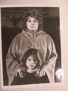 SHELLEY WINTERS in THE INITIATION 1978 Press Photo w KAY LENZ - Picture 1 of 2