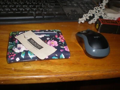 Wilson’s Nuevo con Etiquetas Cartera de Cuero ID Ventana Soporte CC Cremalleras Snap Floral ENVÍO GRATUITO Foto 1 de 4