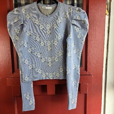 Женский свитер Zara светло-синий цветочный с длинным рукавом без застежек размер L новый без ценников - Изображение 1 из 4