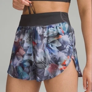 Pantaloncini da corsa Lululemon Fast Free taglia 4 a vita alta grigio floreale - Foto 1 di 10