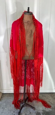 MANTÓN DE PIANO GRANDE BORDADO ROJO VINTAGE CON FLECOS LARGOS**TAL CUAL**¡GUAU!! Foto 1 de 4