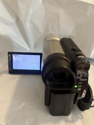 Sony Handycam DCR-DVD650 Handheld Digital Video Camera Recorder Camcorder  - Image 1 of 4