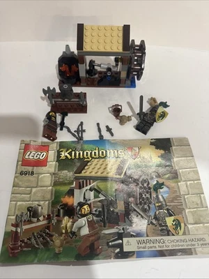 LEGO Castle: Blacksmith Attack (6918) Kingdoms - Image 1 of 4