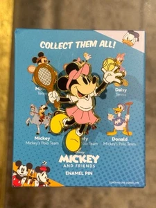 Spilla scatola cieca Disney Topolino & Friends Country Club - Minnie Tennis - BoxLunch - Foto 1 di 2