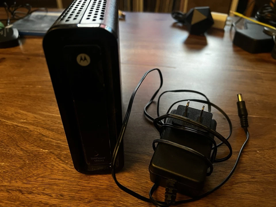 Motorola  SURFboard Modem  Model SB6141 343mbps DOCSIS 3.0 - Image 1 of 1