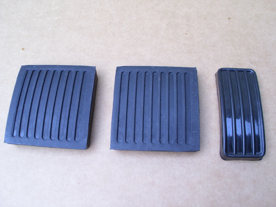 LAND ROVER DEFENDER PEDAL PAD PEDAL RUBBER SET - NEW PEDAL PAD RUBBERS - Image 1 of 1