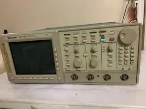 Osciloscopio digital TEKTRONIX TDS744A 500 MHz,1GSa/s,4ch OPT 13 1F 1M 2F - Imagen 1 de 9