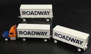 1993 WINROSS Triple Pup Trailers Roadway Express Inc 1:64 Die-Cast Vintage Set - Picture 1 of 5