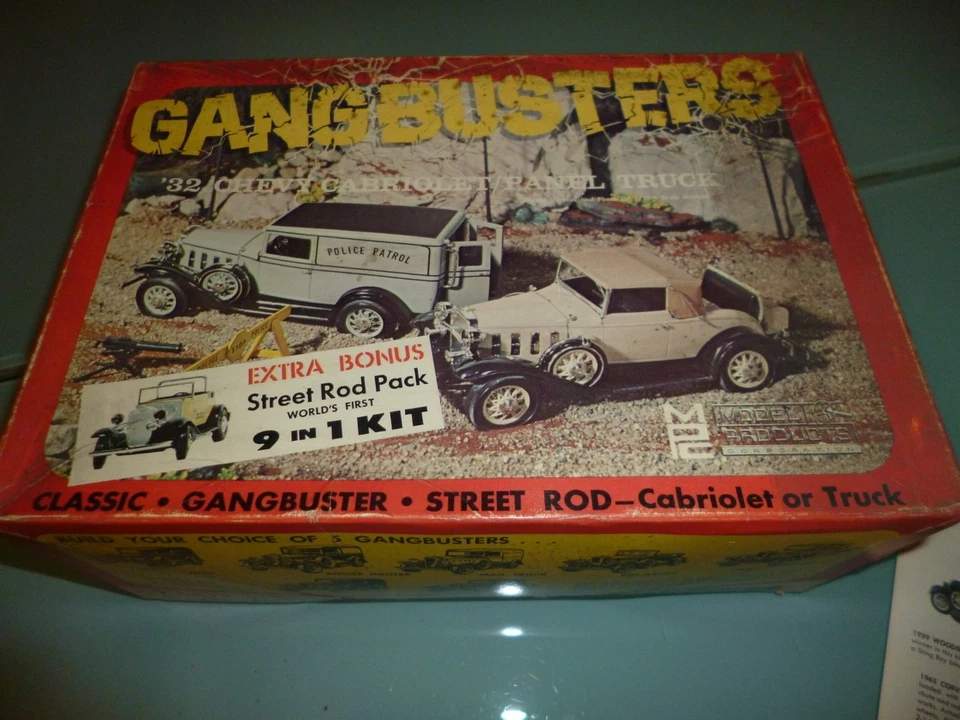 REGALO - GANGBUSTERS '32 CHRYSLER CABRIOLET KIT MODELLINO 1/25 VINTAGE RARISSIMO - Immagine 1 di 3
