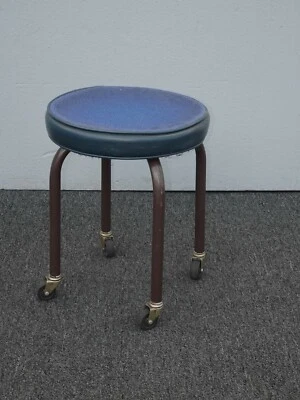 Taburetes industriales azules modernos vintage de mediados de siglo con ruedas 2 de 2 Foto 1 de 4