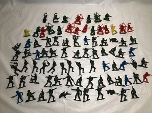 Vintage Kunststoff Armee Männer/Indianer Figuren 86 Teile Spielfiguren Display - Bild 1 von 12