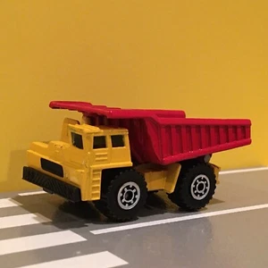 Matchbox Basic 1989 #9 / EARTH MOVER (yellow w/ red bed) - Dump Truck / Loose - Picture 1 of 8