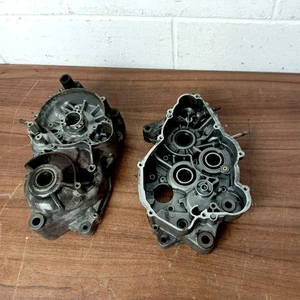 Estuches de motor de manivela Aprilia RS125 Rotax 122 originales OEM usados - Imagen 1 de 12