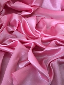1 Mtr glänzender babyrosa Krepp Rücken Satin Stoff 58" breit Brautkleid Abschlussball Futter  - Bild 1 von 4