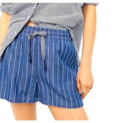 J. Pantalón corto Crew tiro alto junto al mar en rayas índigo talla mediana playa costera Foto 1 de 4