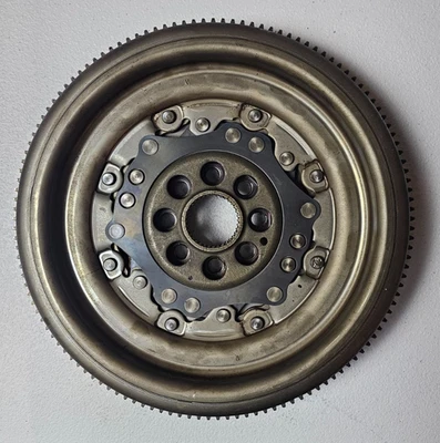 2013 奥迪 TT DUAL MASS DSG 飞轮 原始设备制造商 06J 105 266 T — 第 1/3 张图片