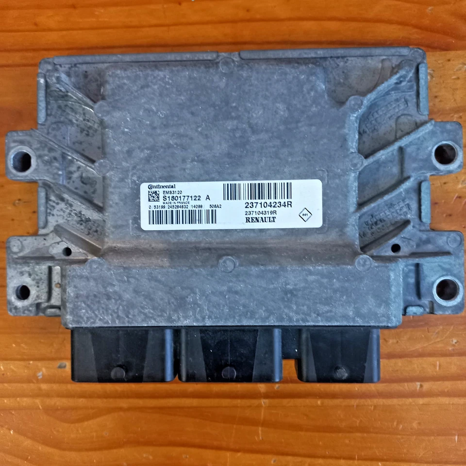 CALCULATEUR  DACIA  DUSTER   CONTINENTAL  EMS3120 S180177122 A/ 237104234 R - Immagine 1 di 2