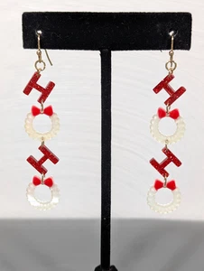 Christmas Ho Ho Red Glitter Wreath Plastic Lightweight Dangle Earrings - Picture 1 of 8
