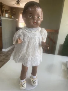 Antica bambola nera rara giocattoli vintage snodati compositi vestiti fatti in casa - Foto 1 di 20